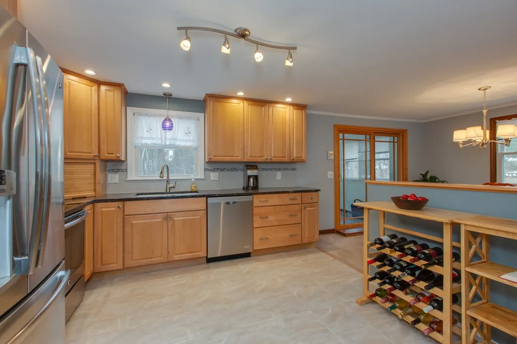 4 Debbie Terrace Derry NH 03038