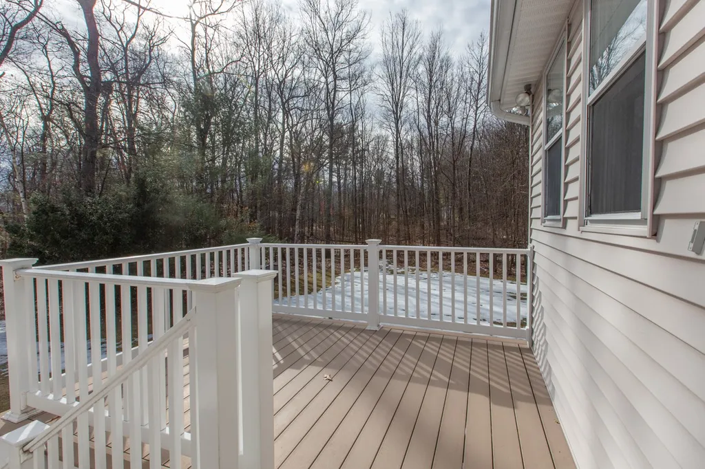 4 Debbie Terrace Derry NH 03038