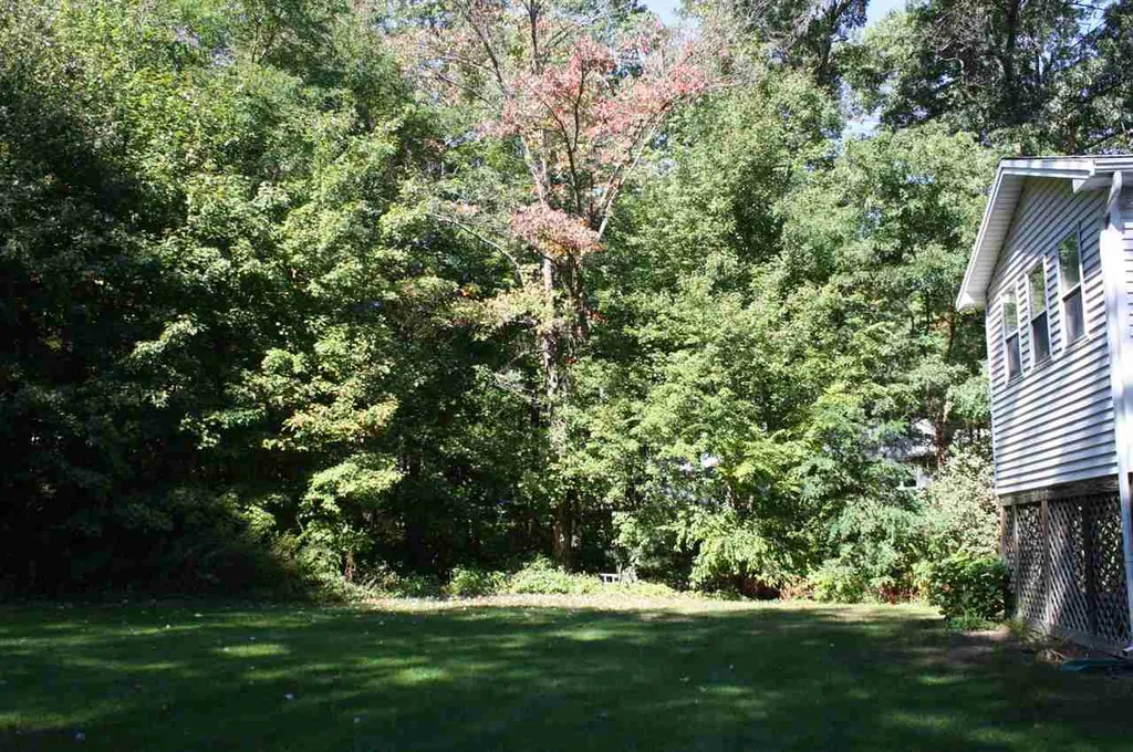 4 Debbie Terrace Derry NH 03038