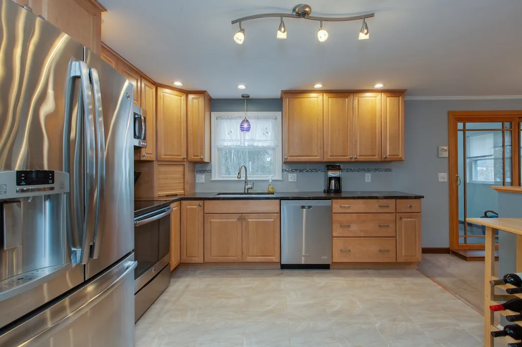 4 Debbie Terrace Derry NH 03038