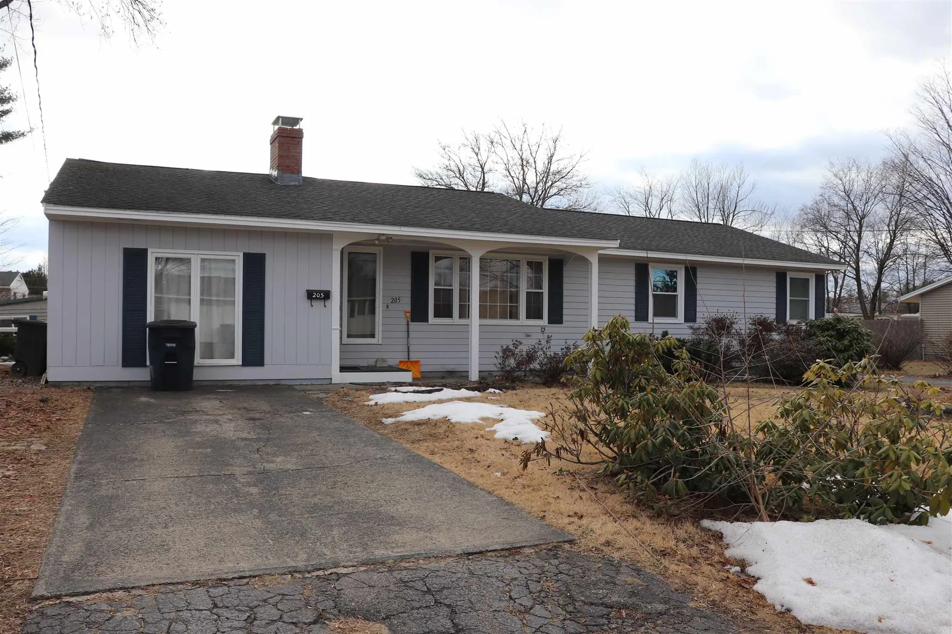 205 Knollwood Avenue Nashua NH 03060