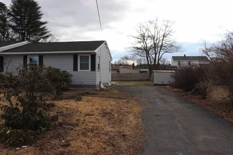 205 Knollwood Avenue Nashua NH 03060