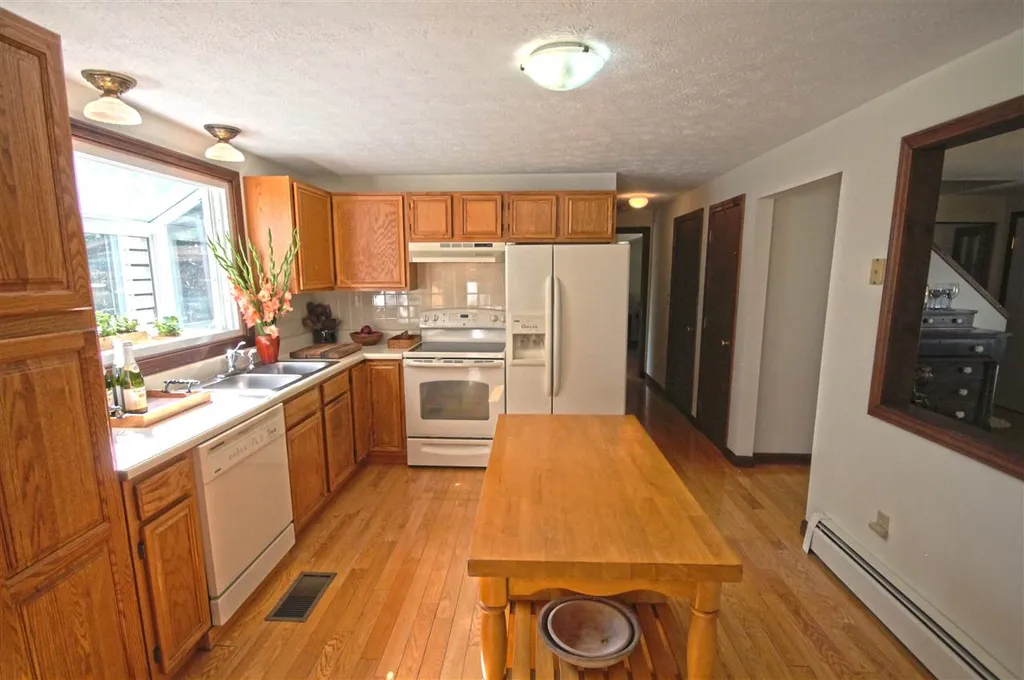 40 Cascade Circle Manchester NH 03103