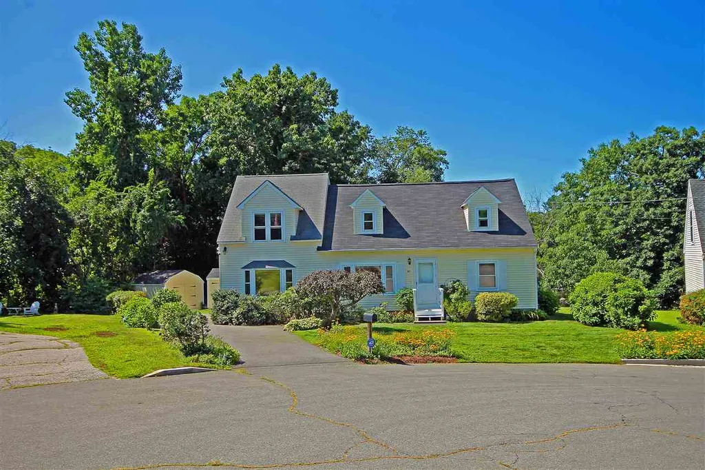 40 Cascade Circle Manchester NH 03103
