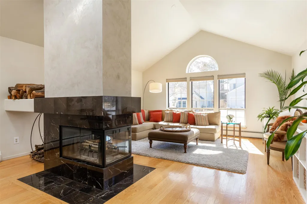 10 Bluestar Lane South Burlington VT 05403