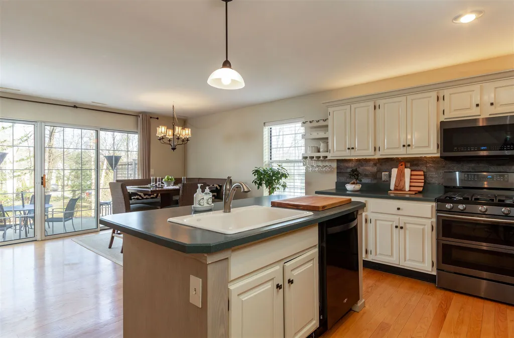 10 Bluestar Lane South Burlington VT 05403