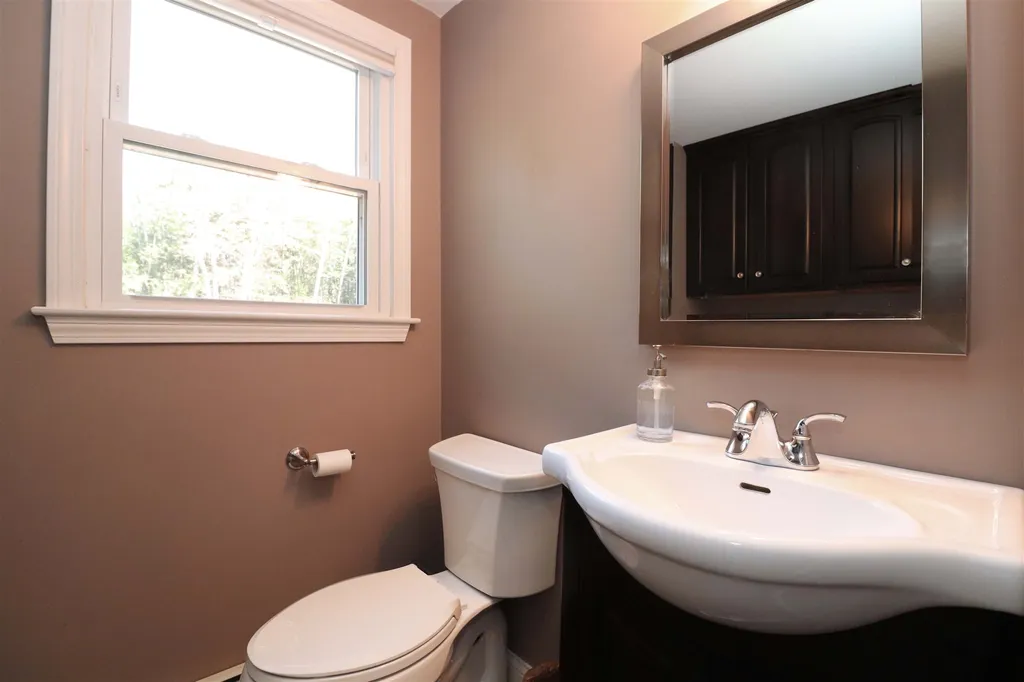 5 Blossom Road Windham NH 03087
