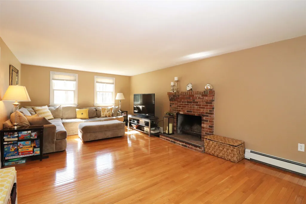5 Blossom Road Windham NH 03087