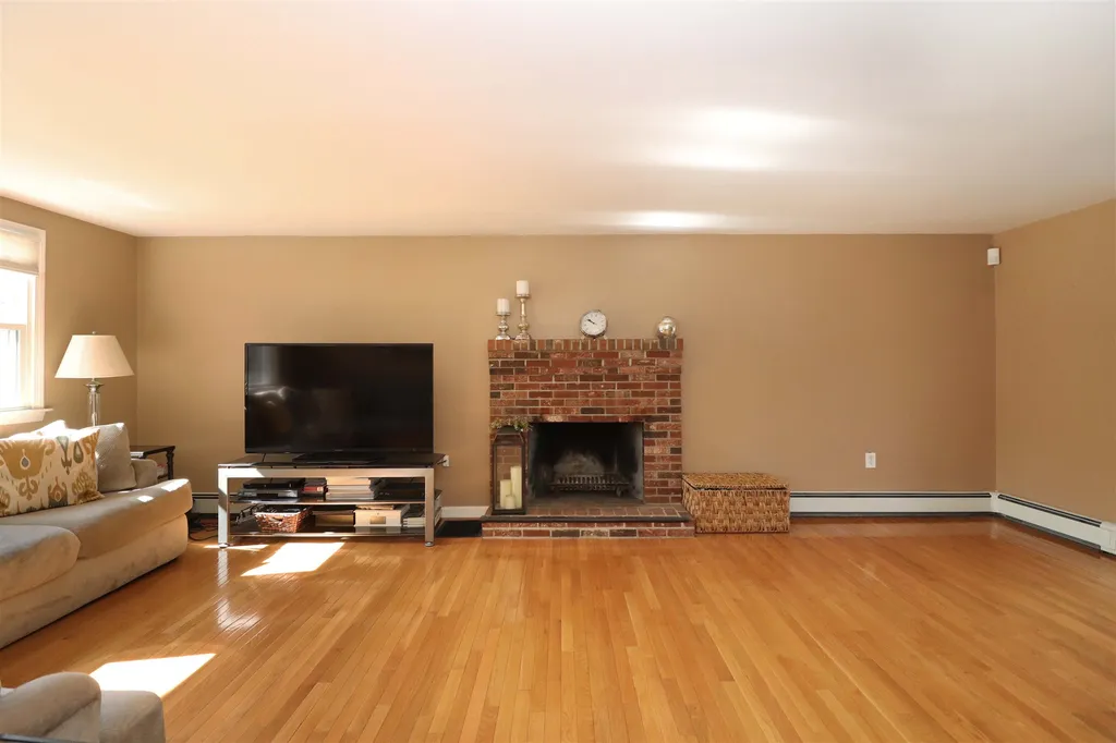 5 Blossom Road Windham NH 03087