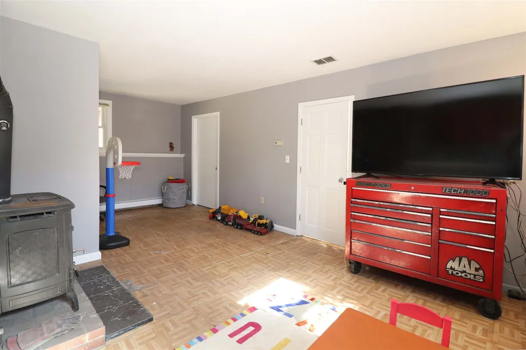 5 Blossom Road Windham NH 03087