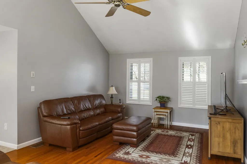 12 Sutherland Drive Hudson NH 03051