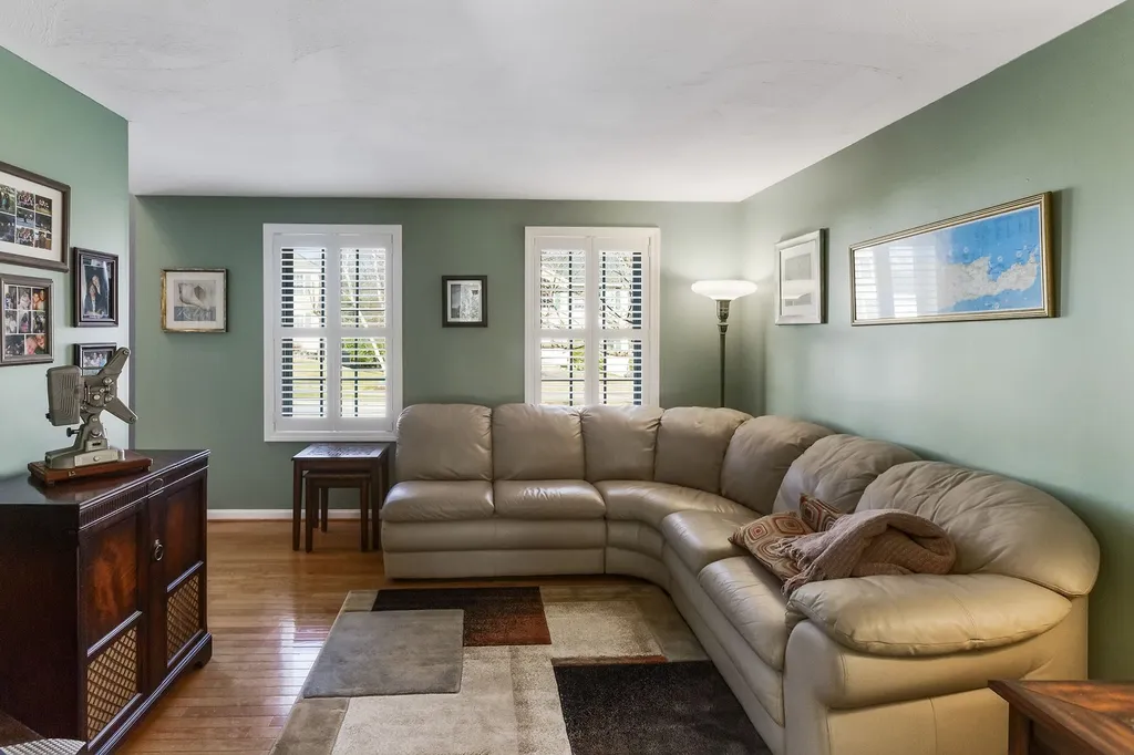 12 Sutherland Drive Hudson NH 03051