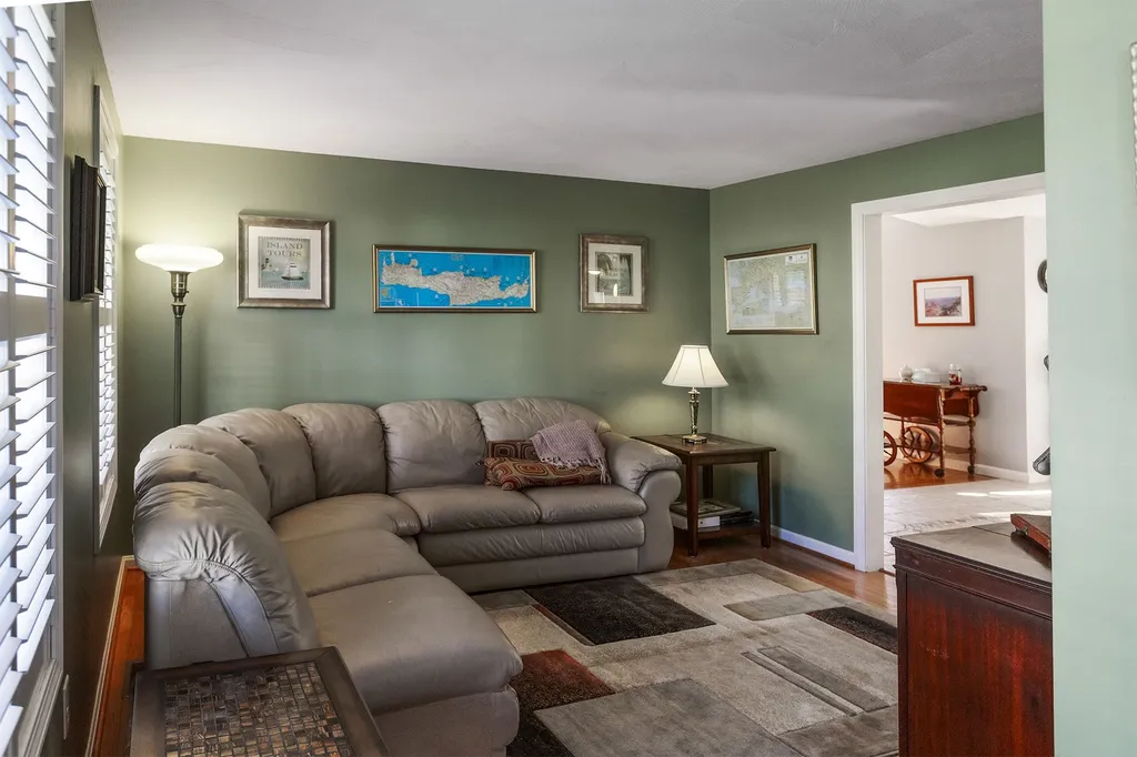12 Sutherland Drive Hudson NH 03051