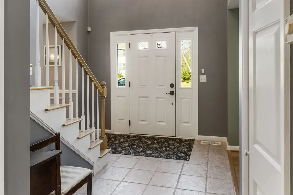 12 Sutherland Drive Hudson NH 03051