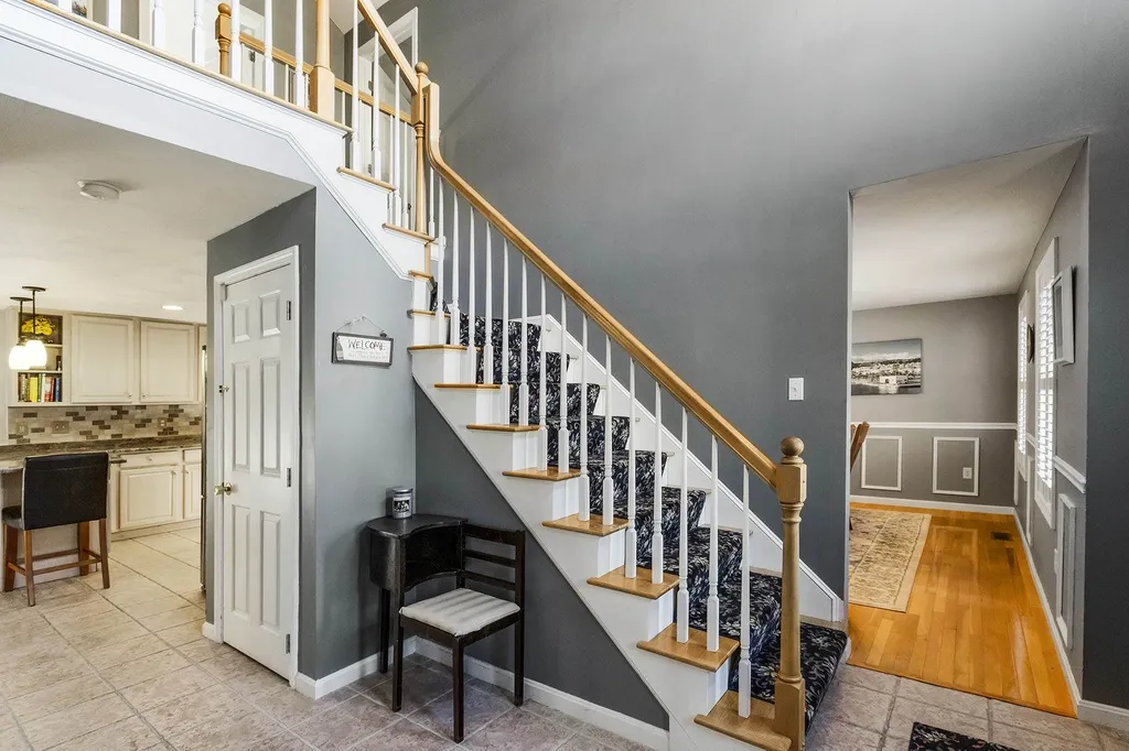 12 Sutherland Drive Hudson NH 03051