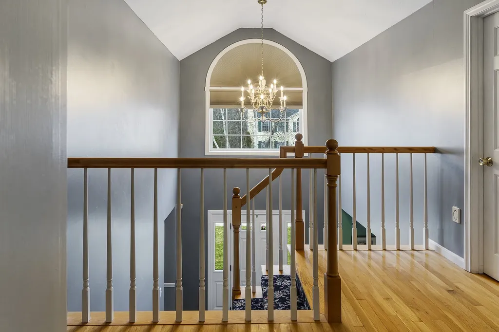 12 Sutherland Drive Hudson NH 03051