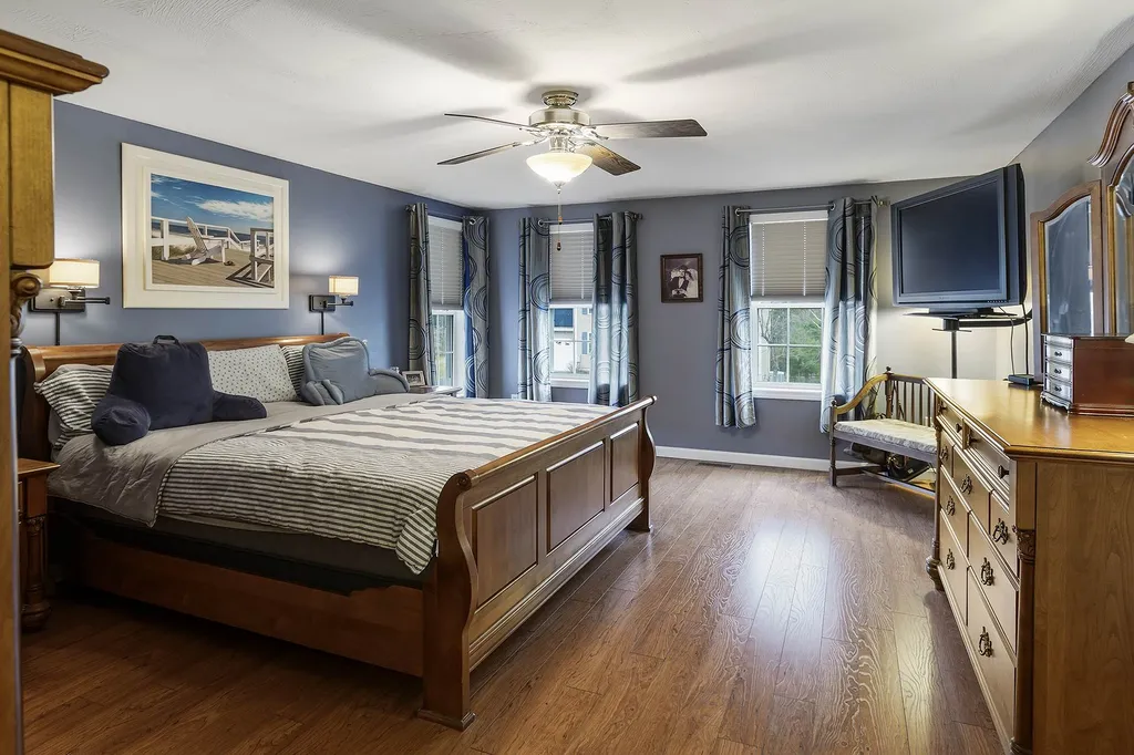 12 Sutherland Drive Hudson NH 03051
