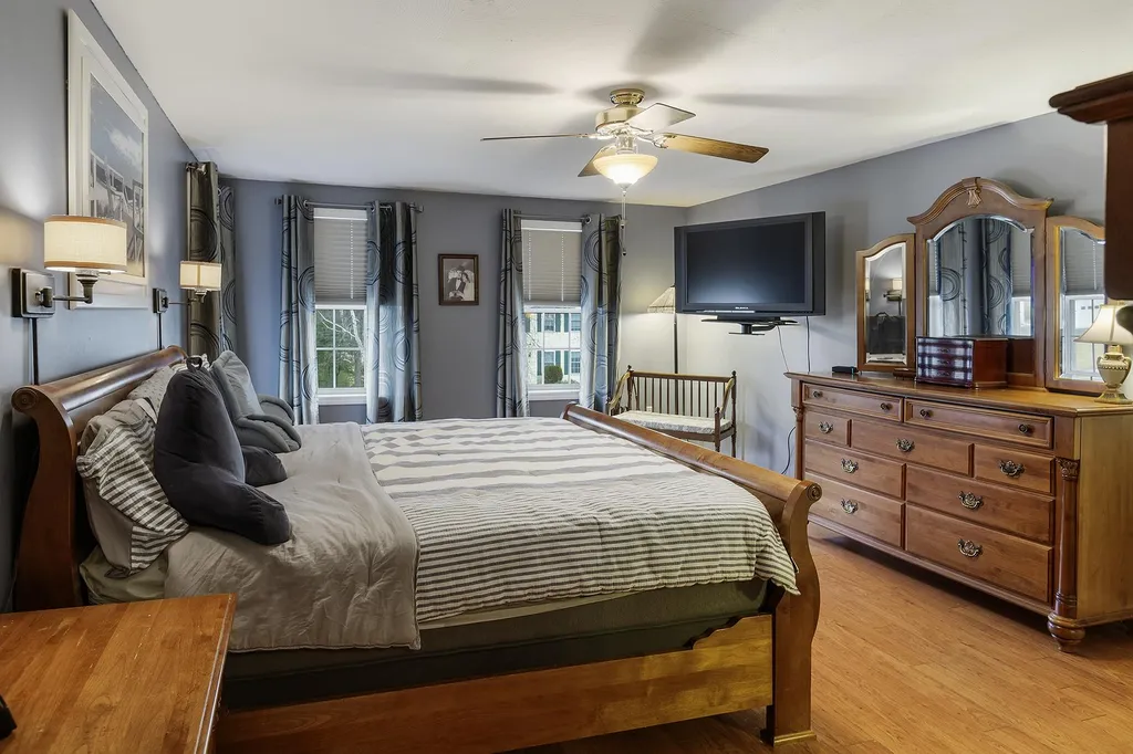 12 Sutherland Drive Hudson NH 03051