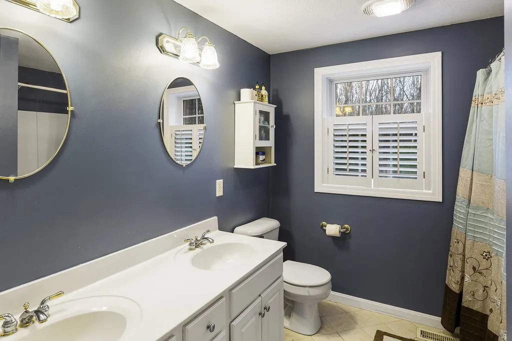 12 Sutherland Drive Hudson NH 03051