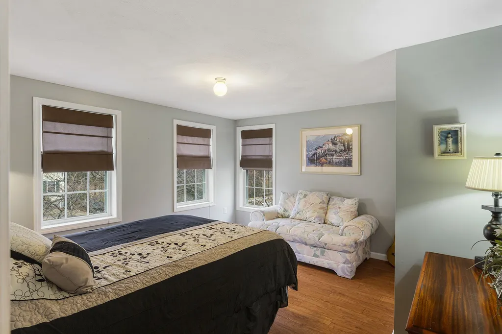 12 Sutherland Drive Hudson NH 03051