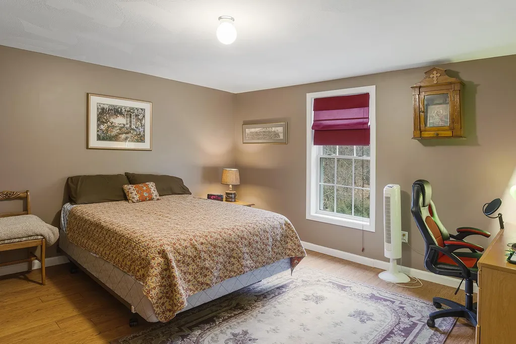 12 Sutherland Drive Hudson NH 03051
