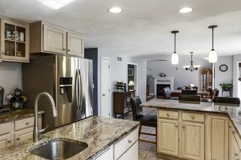 12 Sutherland Drive Hudson NH 03051