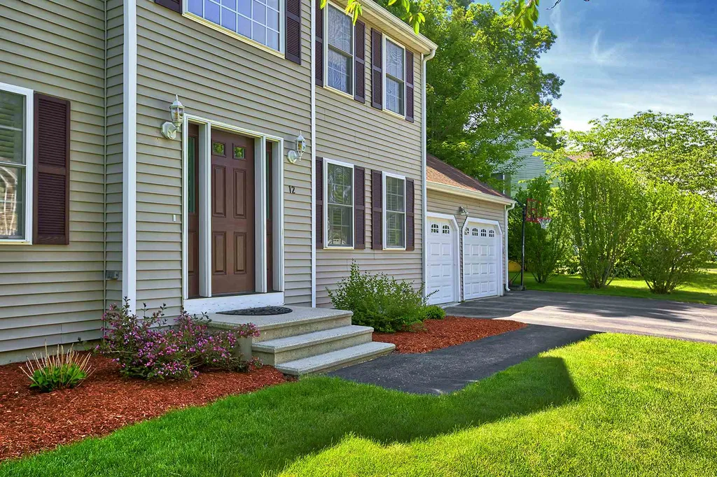 12 Sutherland Drive Hudson NH 03051