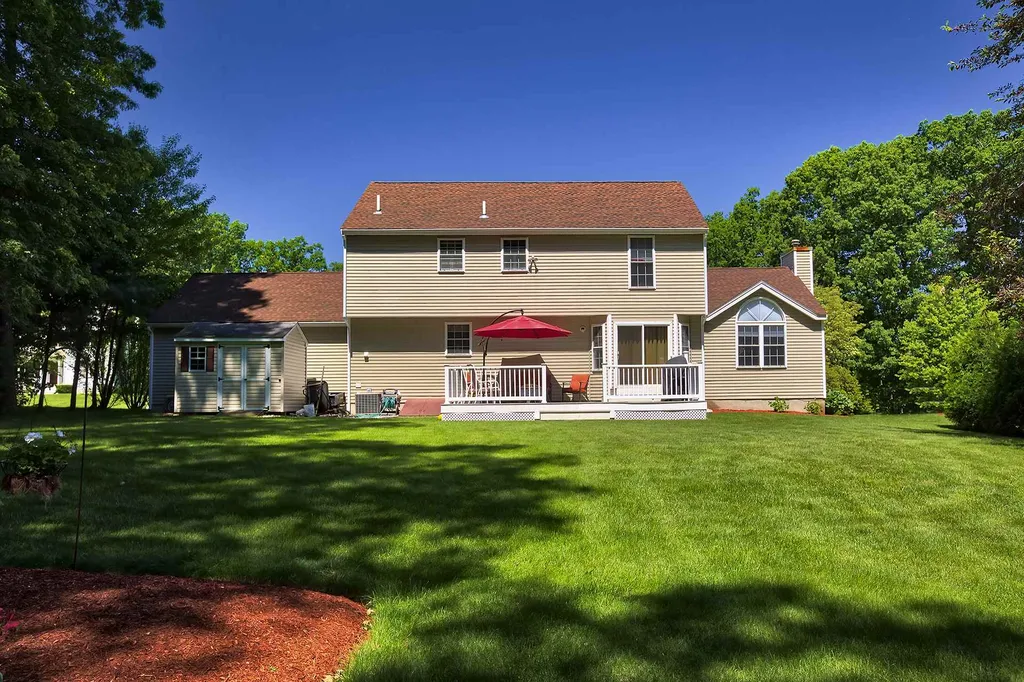 12 Sutherland Drive Hudson NH 03051