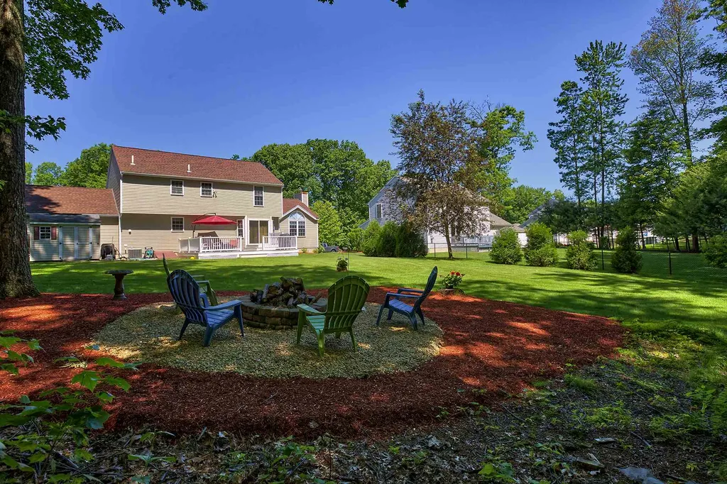 12 Sutherland Drive Hudson NH 03051
