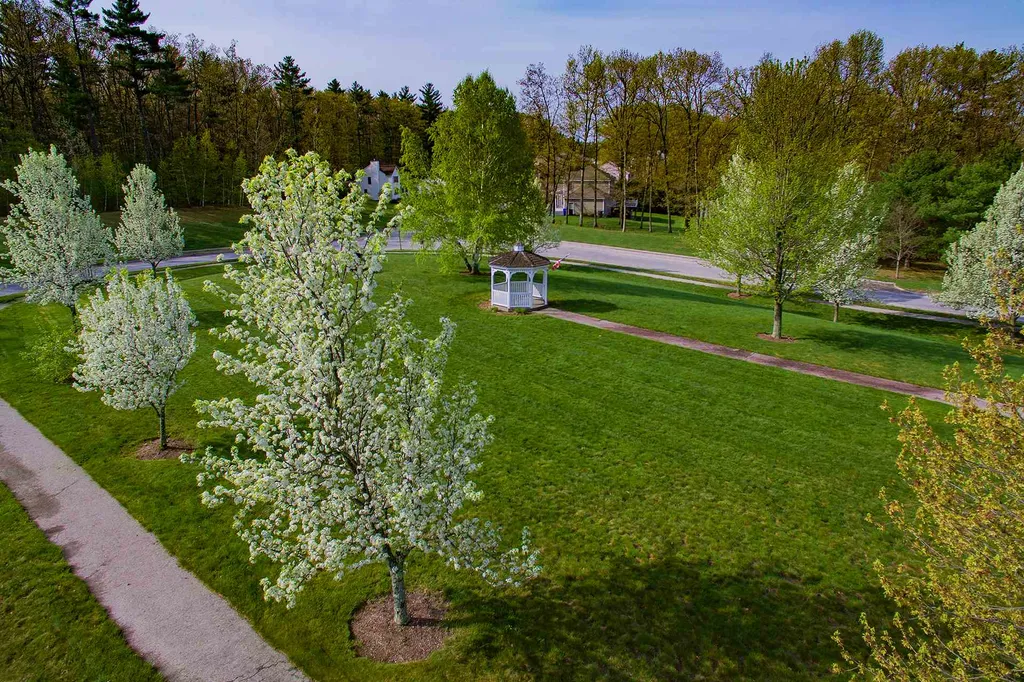12 Sutherland Drive Hudson NH 03051
