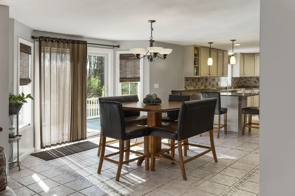 12 Sutherland Drive Hudson NH 03051