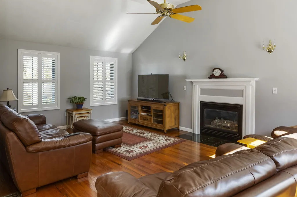 12 Sutherland Drive Hudson NH 03051