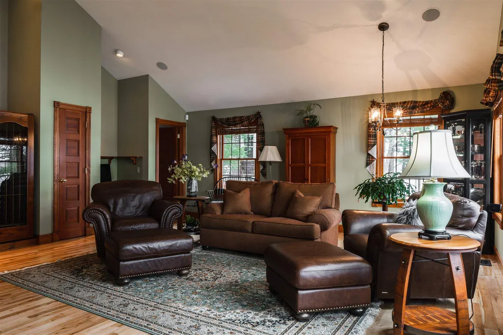 27 Wadleigh Point Road Kingston NH 03848