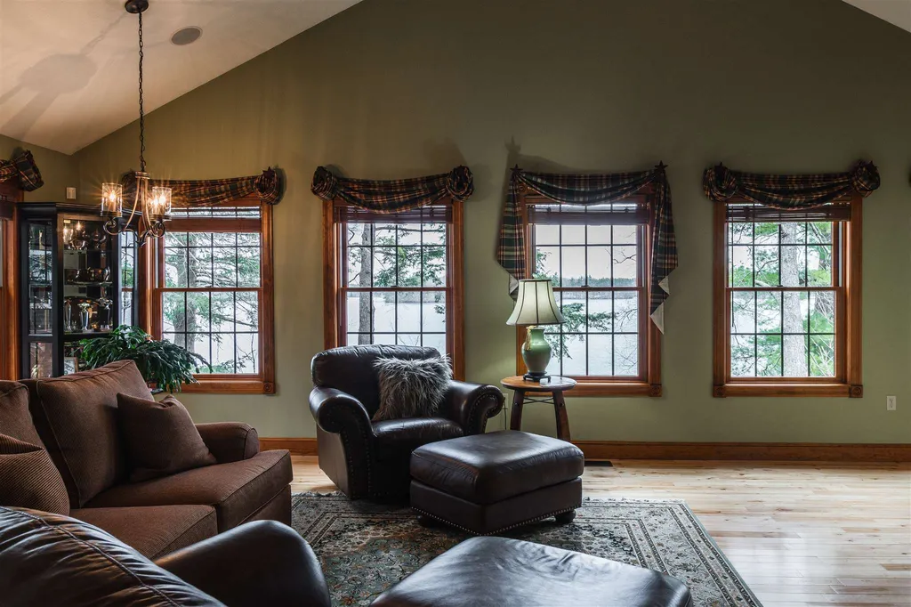 27 Wadleigh Point Road Kingston NH 03848