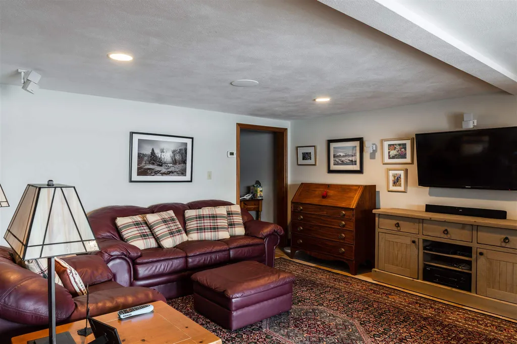 27 Wadleigh Point Road Kingston NH 03848