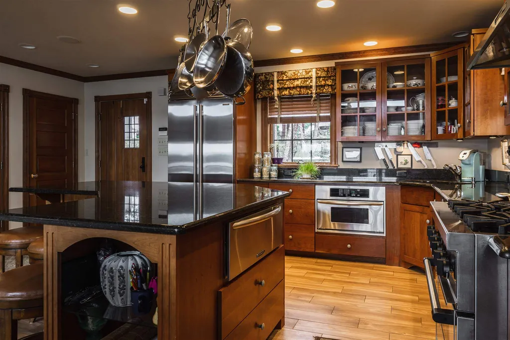 27 Wadleigh Point Road Kingston NH 03848
