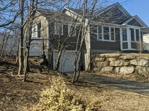 8 Lynwood Lane Manchester NH 03109