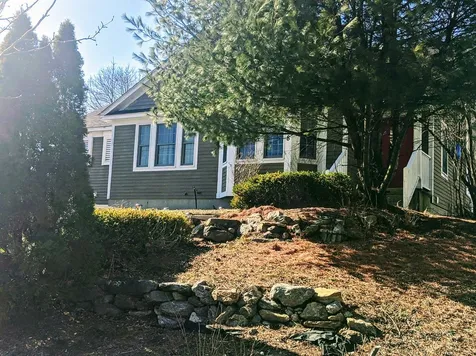8 Lynwood Lane Manchester NH 03109