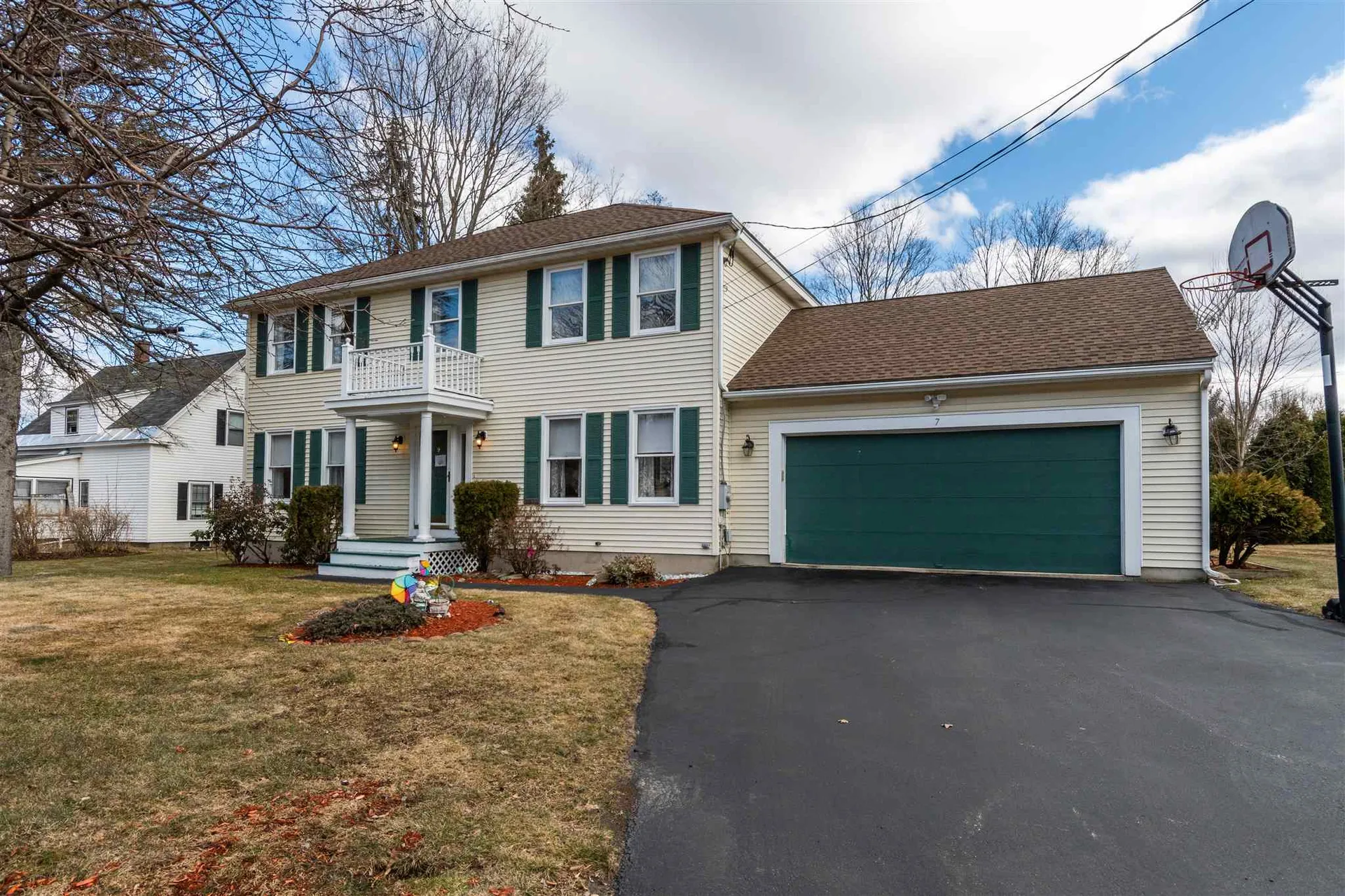 7 Canter Court Nashua NH 03063