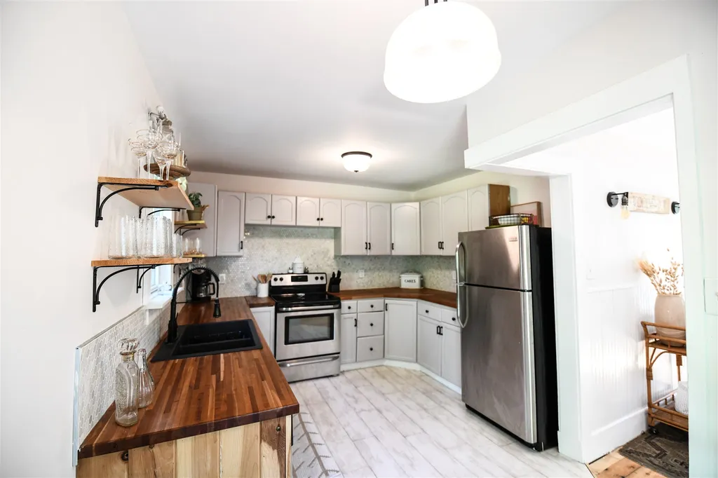 52 Old Dennett Road Kittery ME 03904