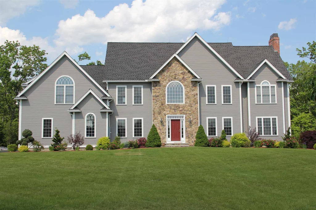 18 Burnham Road Windham NH 03087