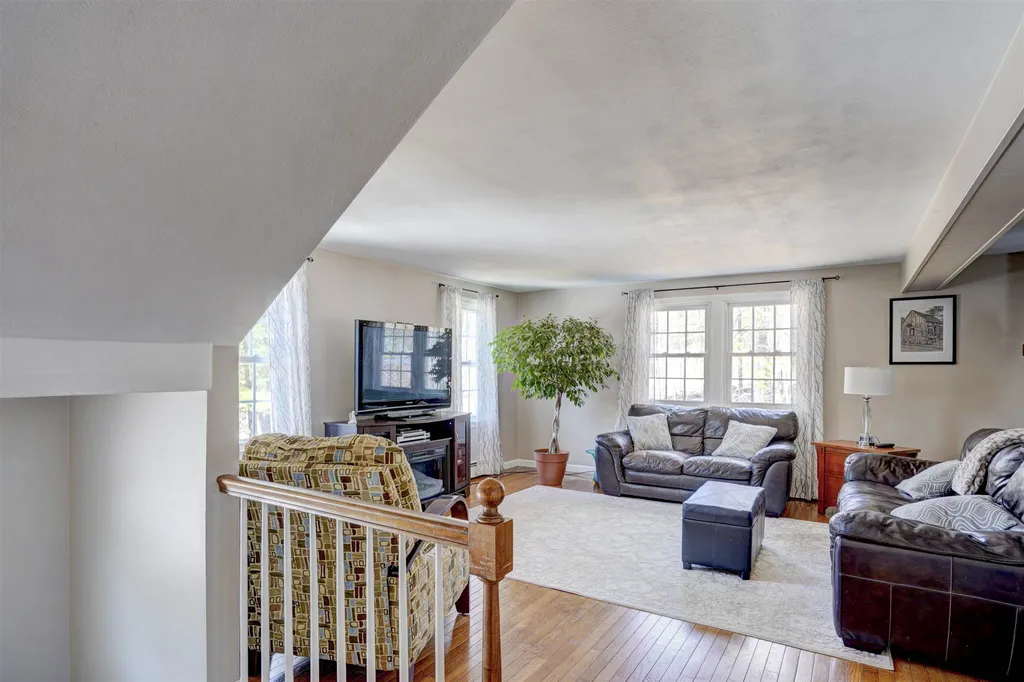 8 Hardwood Road Windham NH 03087