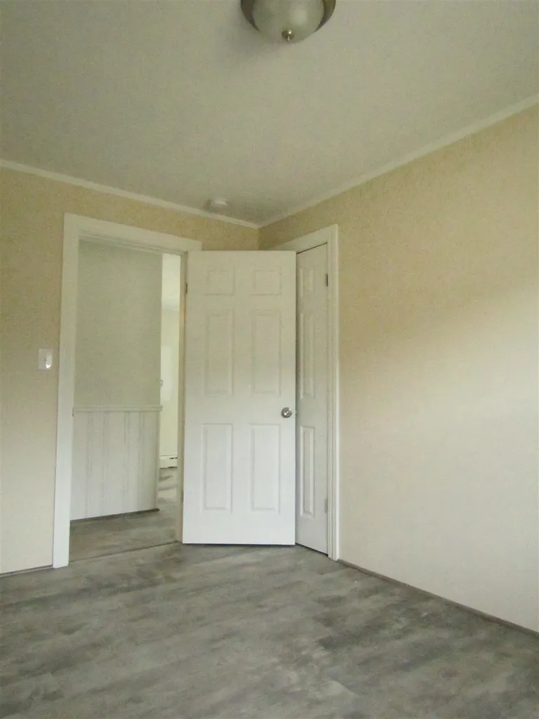 79 Tsienneto Road Derry NH 03038-1547