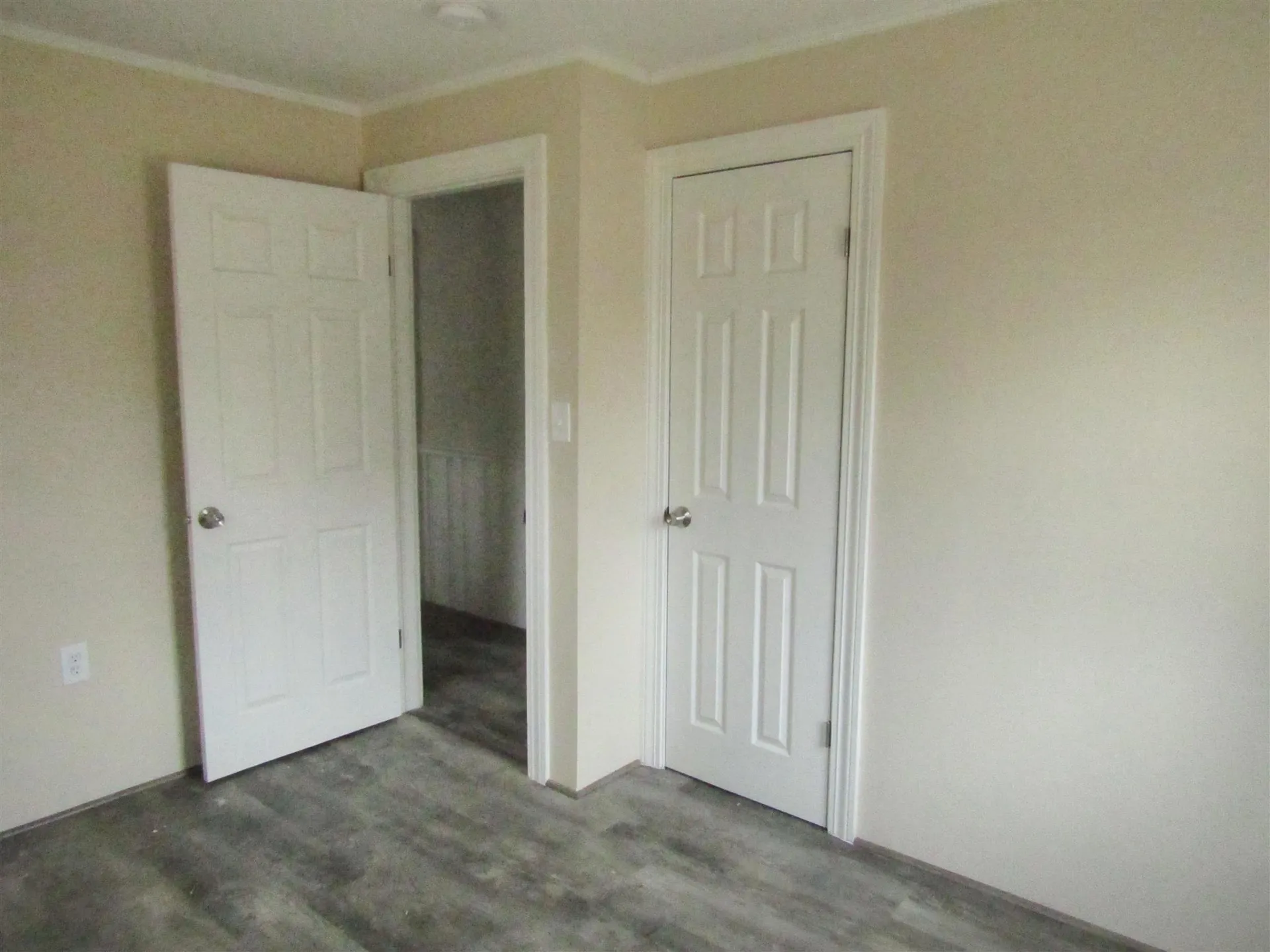 79 Tsienneto Road Derry NH 03038-1547