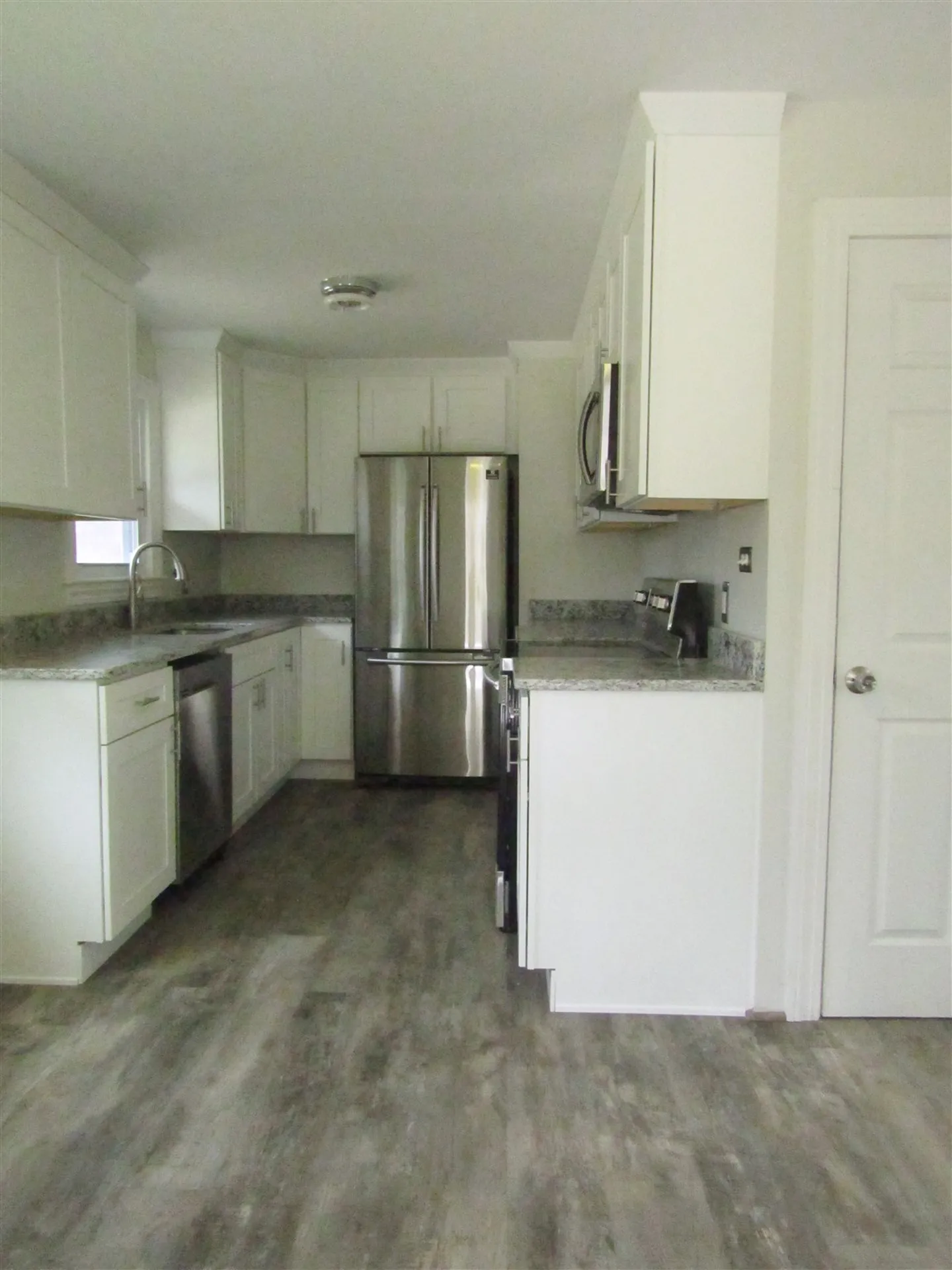 79 Tsienneto Road Derry NH 03038-1547