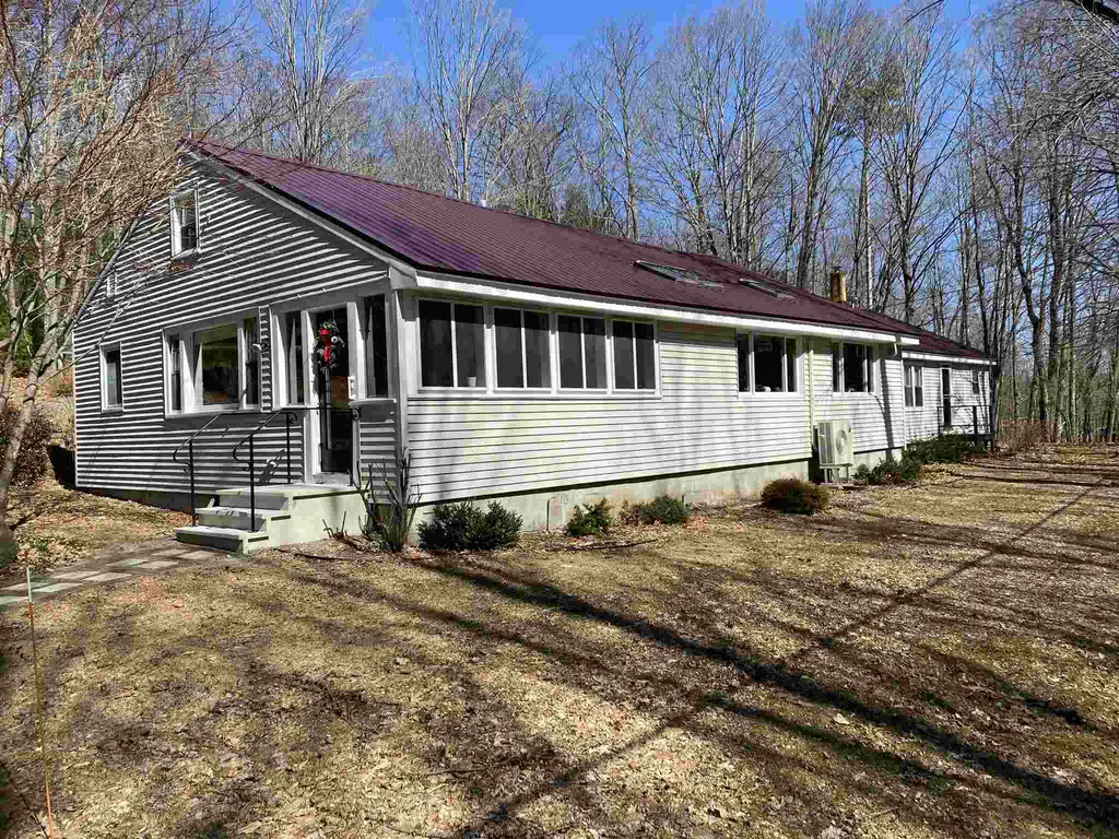 27 Old Fairgrounds Road Bradford NH 03221