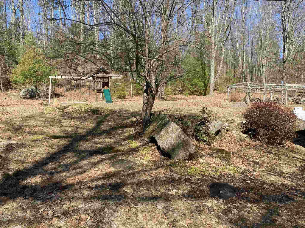 27 Old Fairgrounds Road Bradford NH 03221