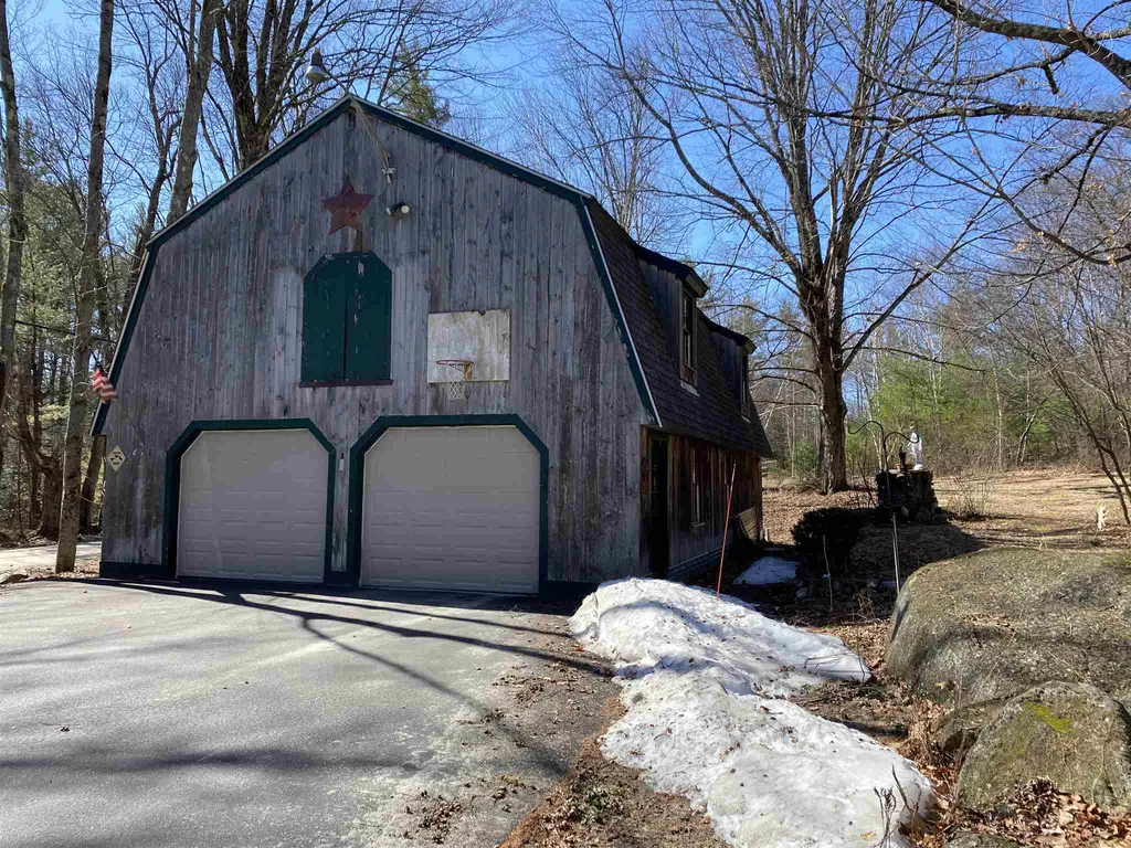 27 Old Fairgrounds Road Bradford NH 03221