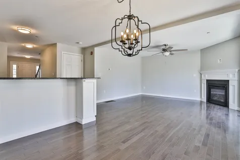 181 Knollwood Way Manchester NH 03102