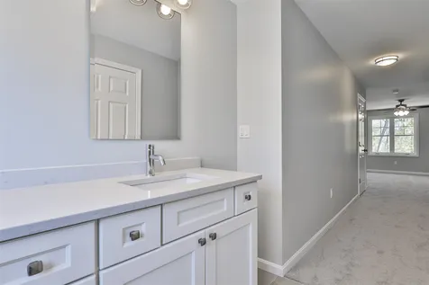 181 Knollwood Way Manchester NH 03102